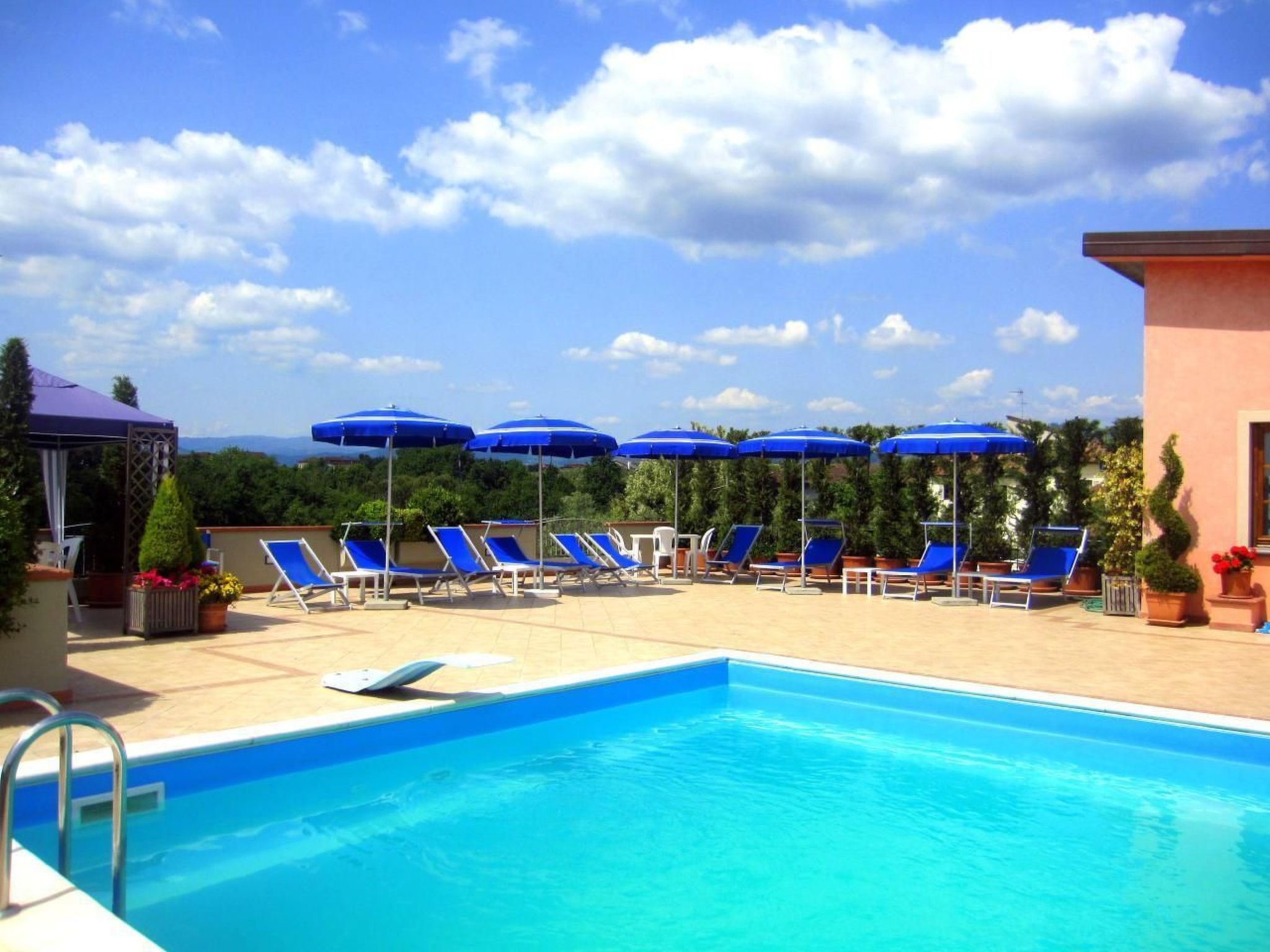 Anwesen mit Gemeinschaftspool-Binnen