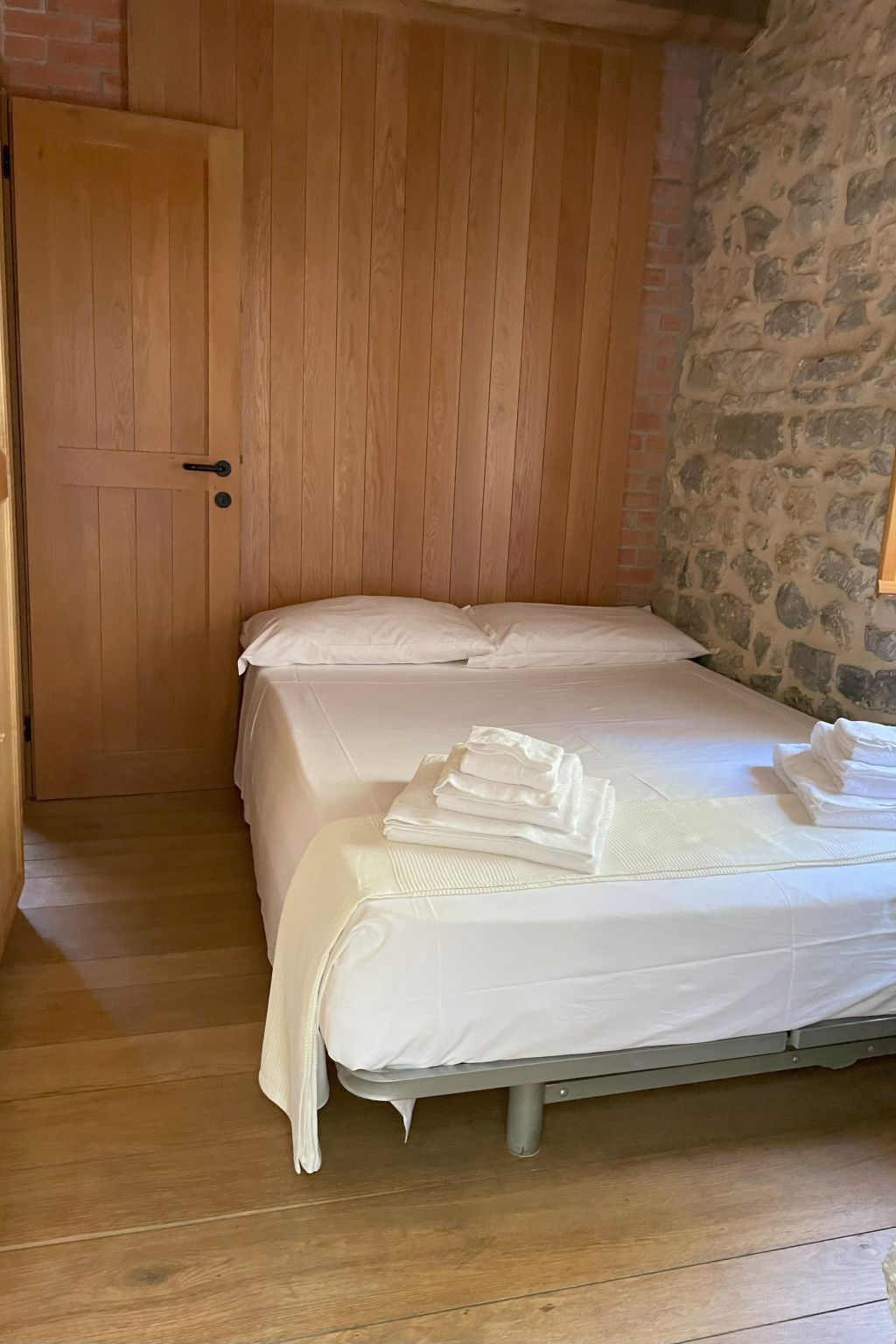 Zypressen, ein Haus im Wald an der ligurischen Riviera - Binnen
