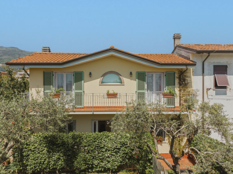4-persoons vakantiehuis met bergzicht in Marina di Massa in Marina di Massa