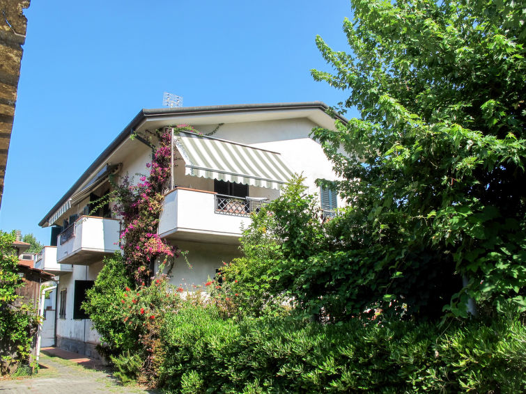 5-persoons appartement in Marina di Massa op 400m van zee in Marina di Massa