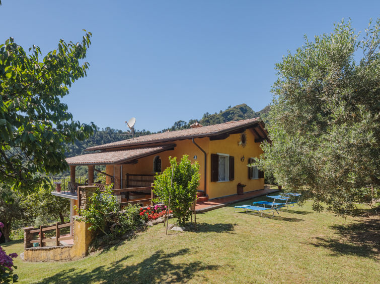 Vakantiehuis Luca in Montignoso met zeezicht en bergzicht in Montignoso