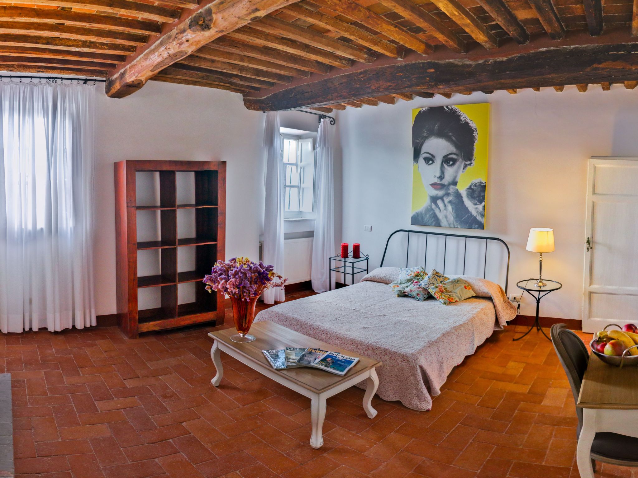 The living area (approx. 900 m²) of this house is on three levels. The ground floor comprises a living room with a fireplace, a second living room with a pellet stove, a large dining room for up to 2..