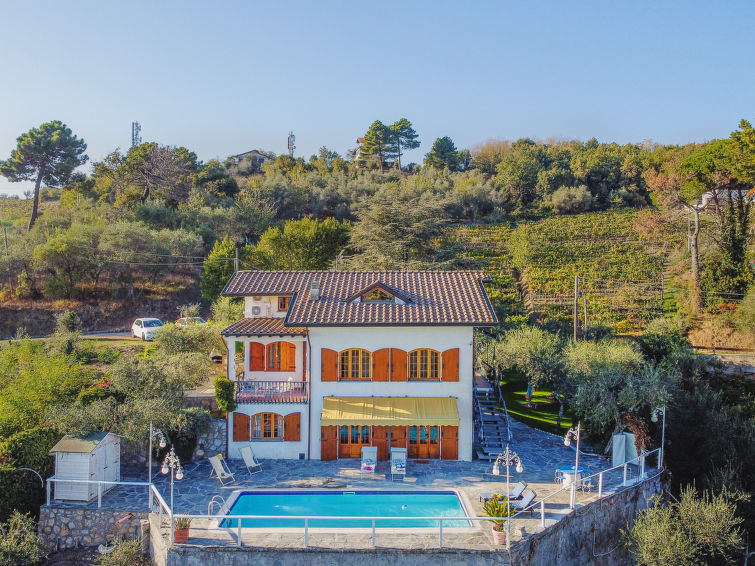Vrijstaand vakantiehuis met privézwembad in Corsanico in Corsanico