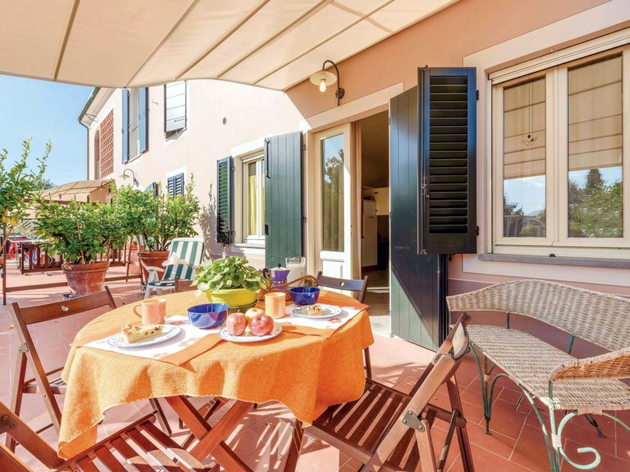 Unterkunft in einer Villa, Schwimmbad und großer Garten-Inside