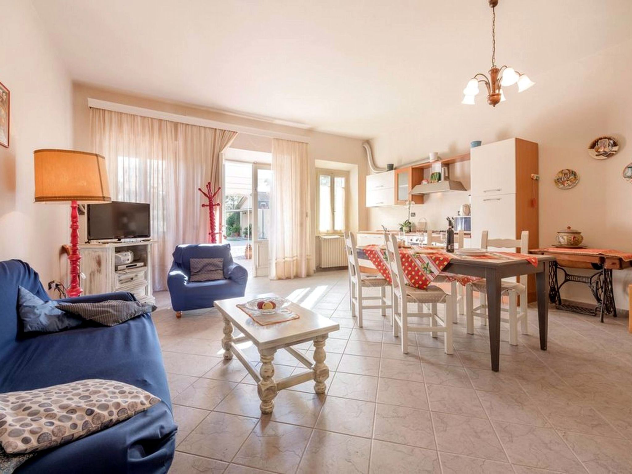 Unterkunft in einer Villa, Schwimmbad und großer Garten-Inside