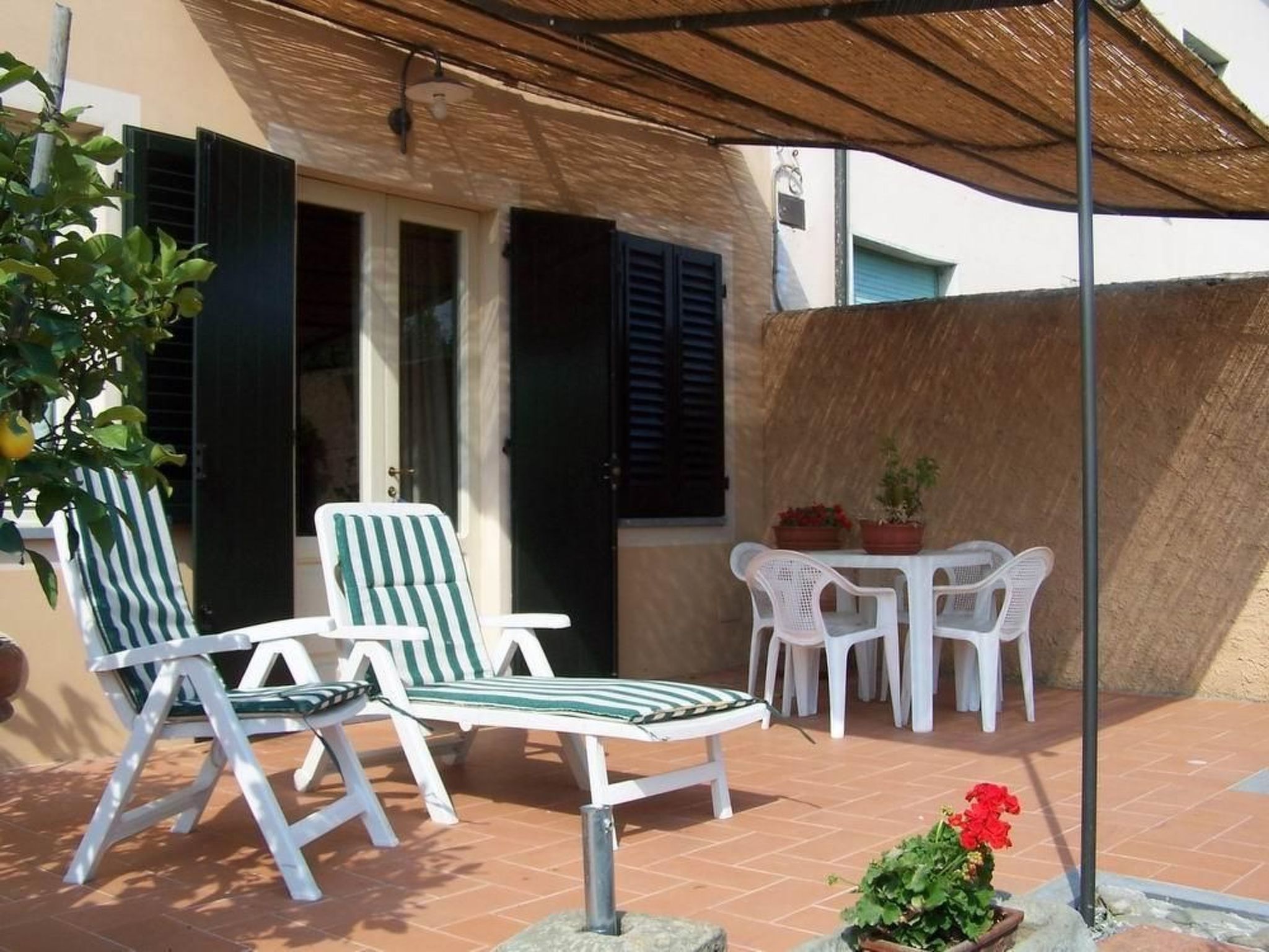 Unterkunft in einer Villa, Schwimmbad und großer Garten-Inside