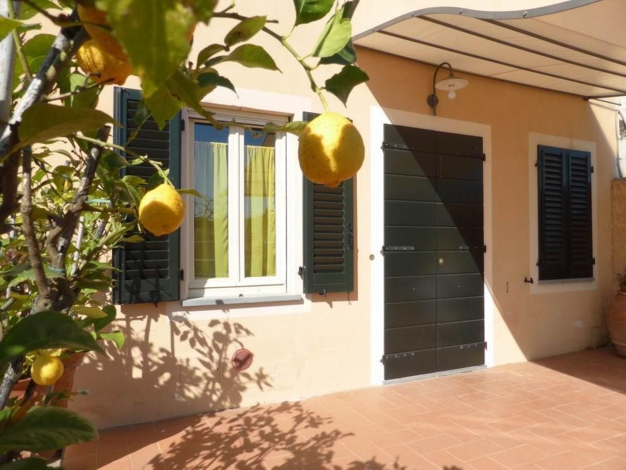 Unterkunft in einer Villa, Schwimmbad und großer Garten-Inside