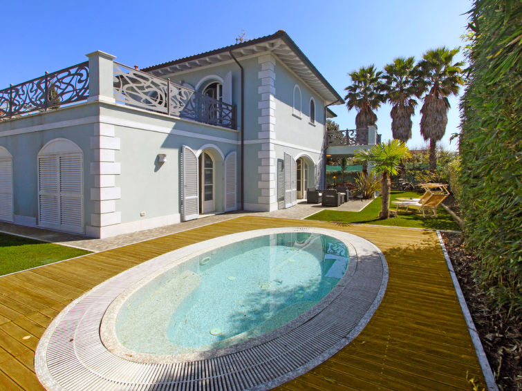 Leonardo Villa in Forte dei Marmi