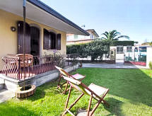 Vrijstaande villa Dea met tuin, vlakbij zee en centrum van Forte dei Marmi - thumbnail 3