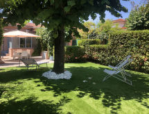 Gerenoveerde villa op 360 meter van zee in Forte dei Marmi - thumbnail 1