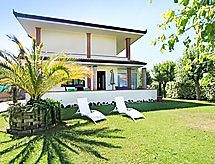 Villa Chiara: Vrijstaande vakantievilla met tuin op 1 km van zee in Forte dei Marmi - thumbnail 1