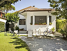 Vrijstaande villa op 550 meter van zee met omheinde tuin in Forte dei Marmi - thumbnail 1
