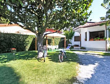 Vrijstaande villa op 550 meter van zee met omheinde tuin in Forte dei Marmi - thumbnail 2