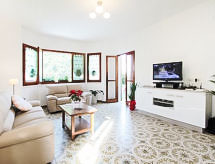 Vrijstaande villa op 550 meter van zee met omheinde tuin in Forte dei Marmi - thumbnail 4