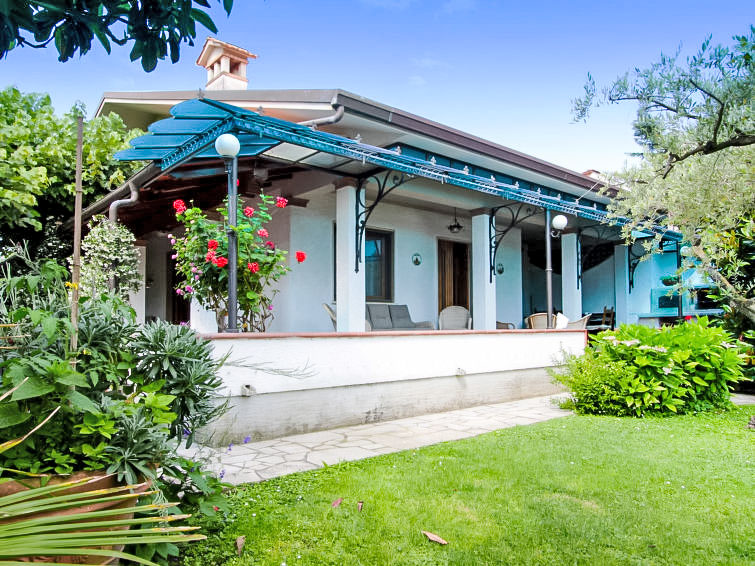 9-persoons villa met whirlpool in centrum Forte dei Marmi in Forte dei Marmi