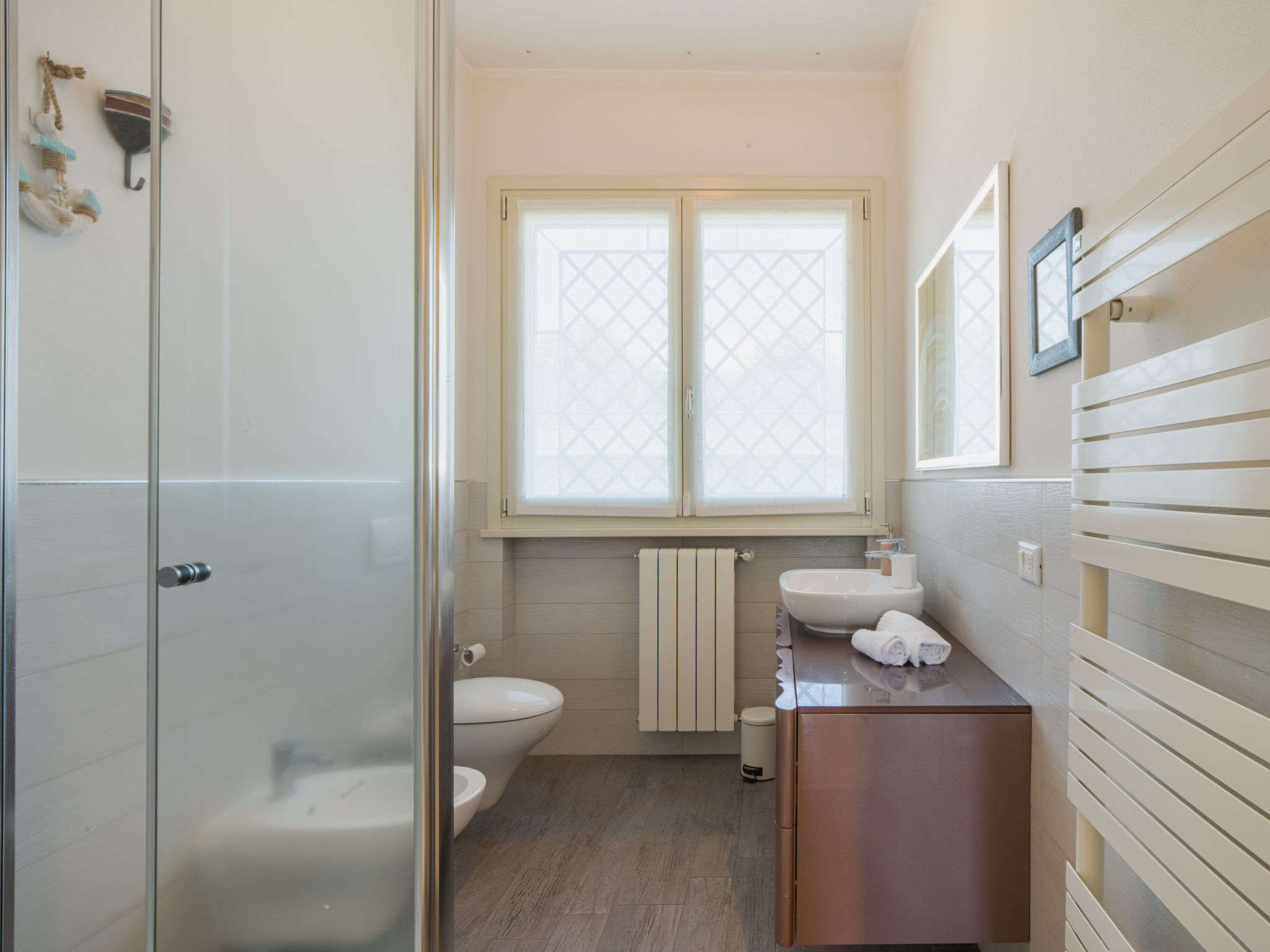 White Home-Drinnen