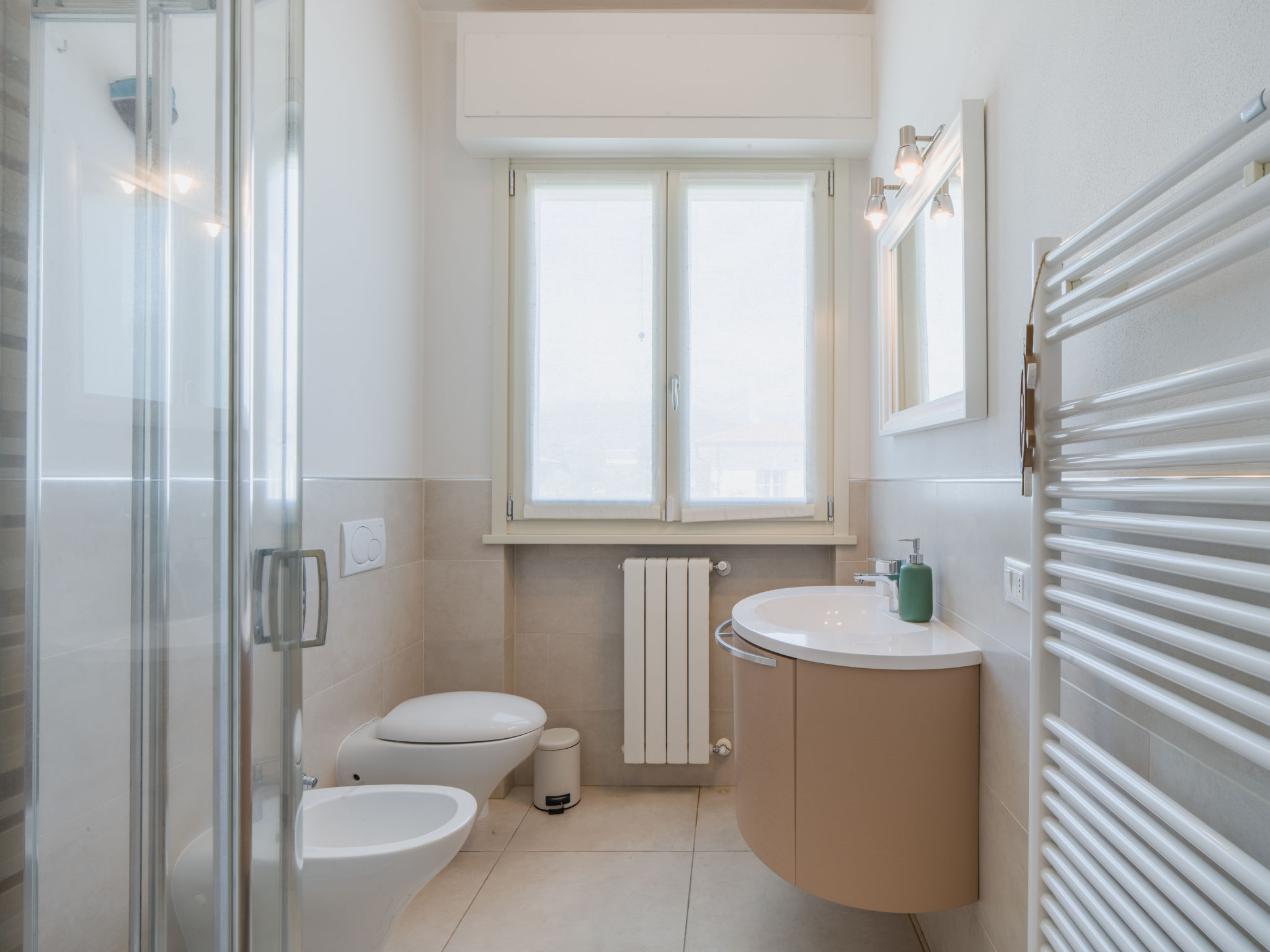 White Home-Drinnen