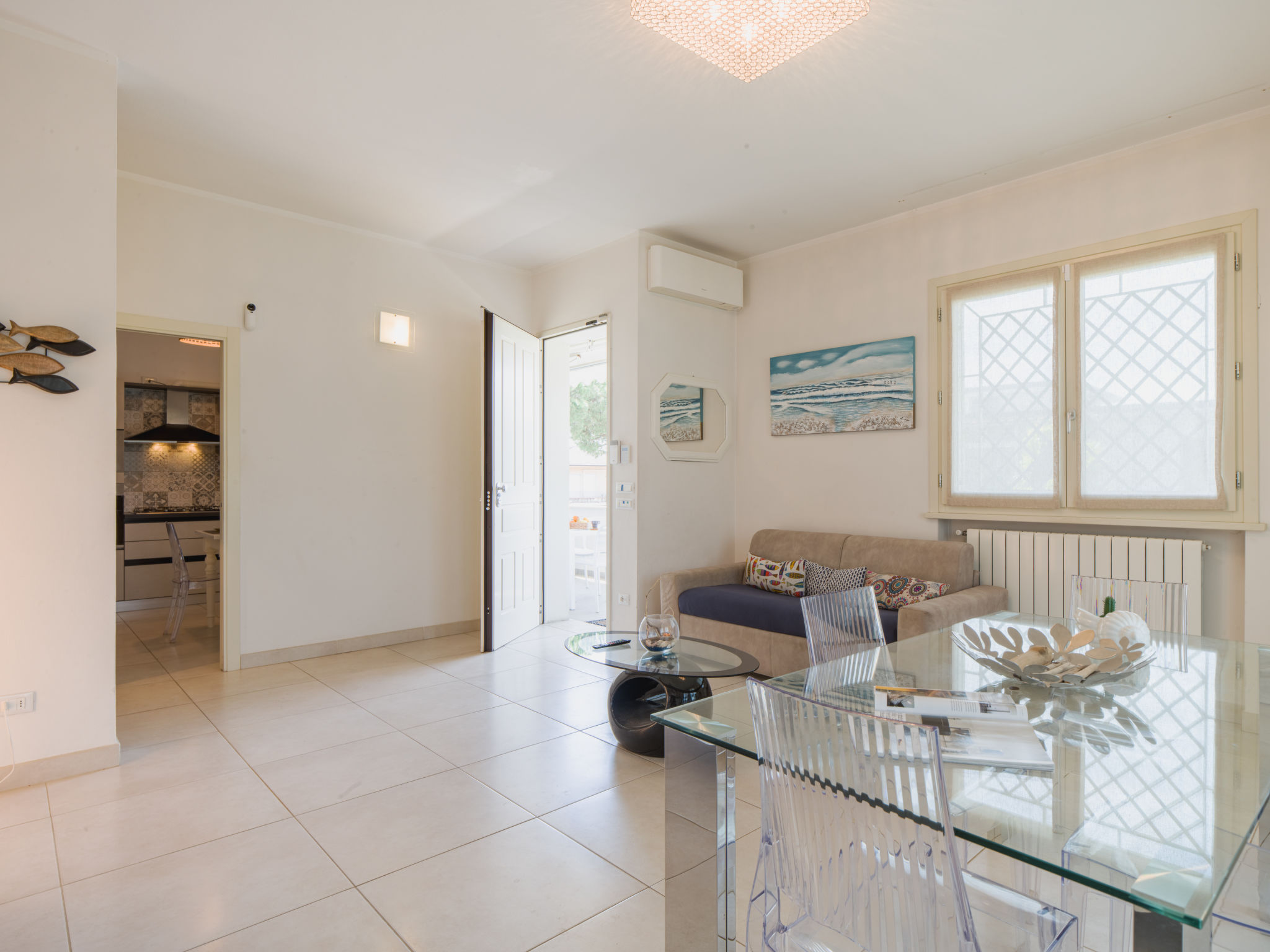 White Home-Drinnen