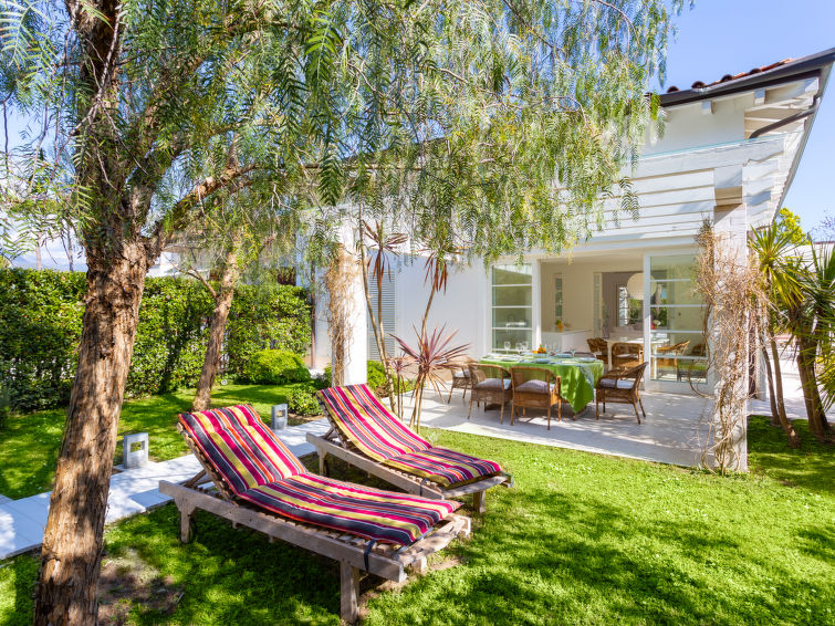 Search and Stay Destinations. Holidays Rentals in Forte dei Marmi, Province of Lucca - Tuscany - Italy