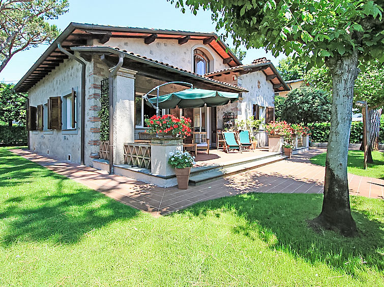 Villa Andrea in Forte dei Marmi met whirlpool en tuin in Forte dei Marmi