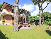 Villa Marcella: luxe vrijstaande villa op 650m van zee in Forte dei Marmi - thumbnail 2