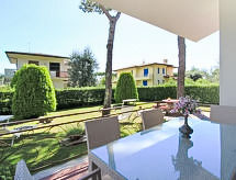 Villa Marcella: luxe vrijstaande villa op 650m van zee in Forte dei Marmi - thumbnail 3