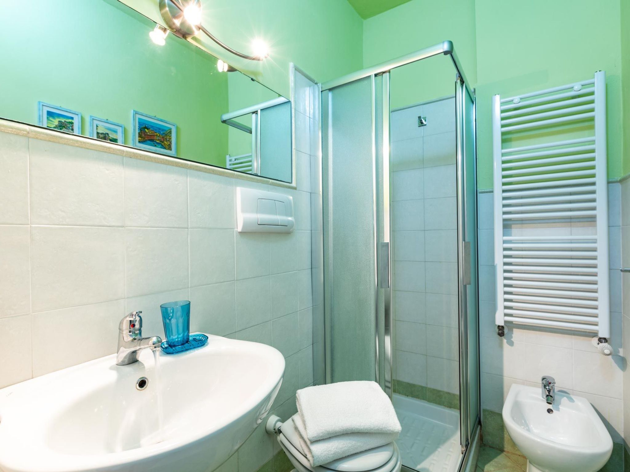 Photo of Wohnung mit separatem Eingang und kleinem privaten Innenhof.