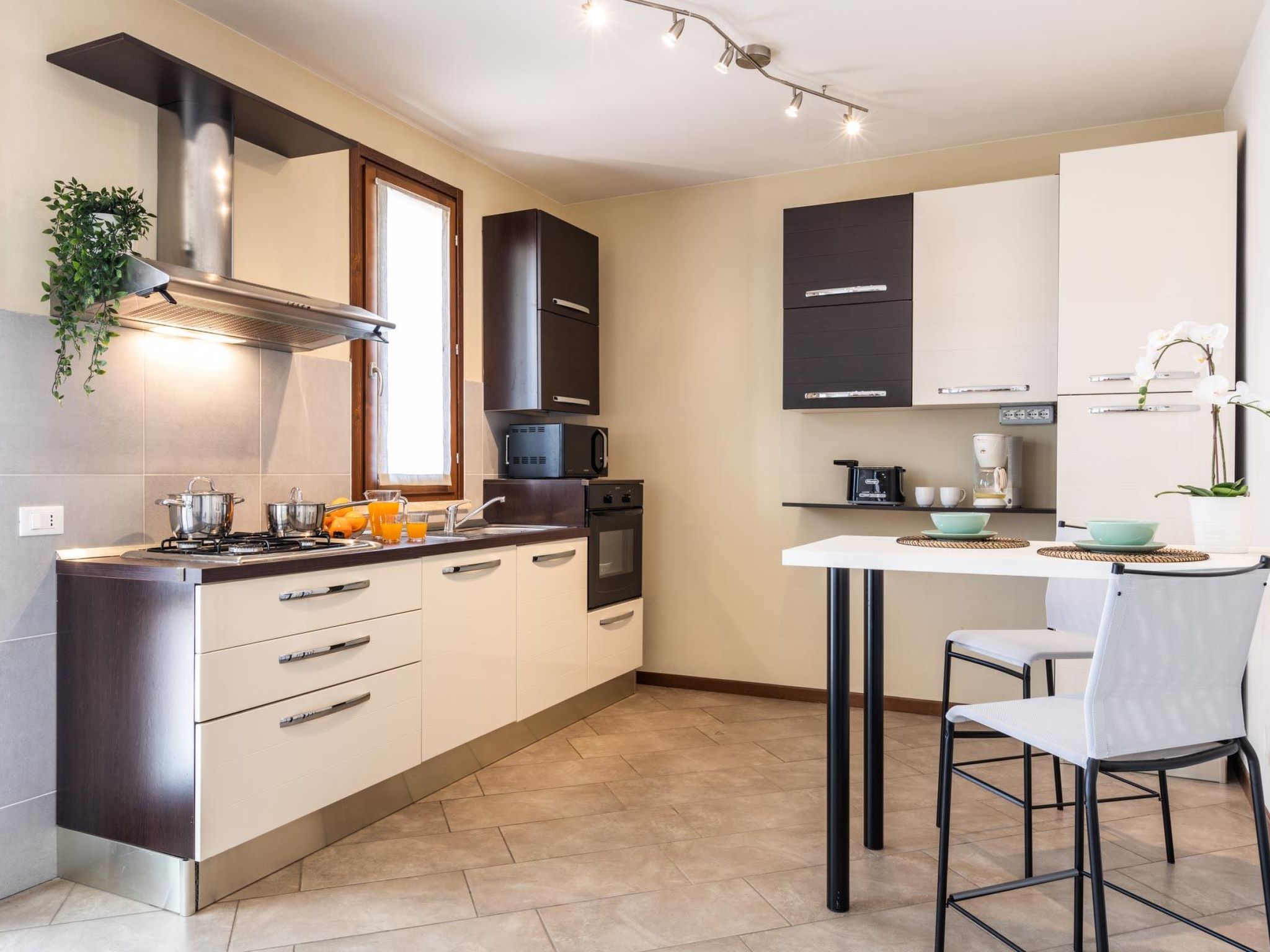 Photo of Wohnung mit separatem Eingang und kleinem privaten Innenhof.