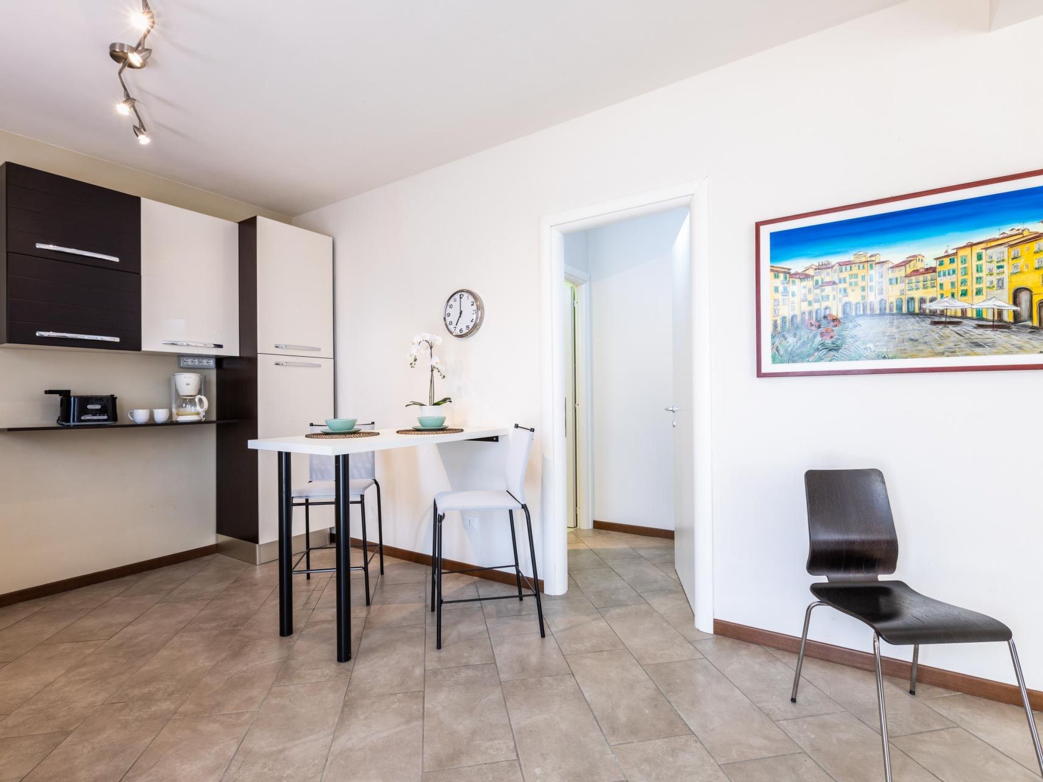 Photo of Wohnung mit separatem Eingang und kleinem privaten Innenhof.