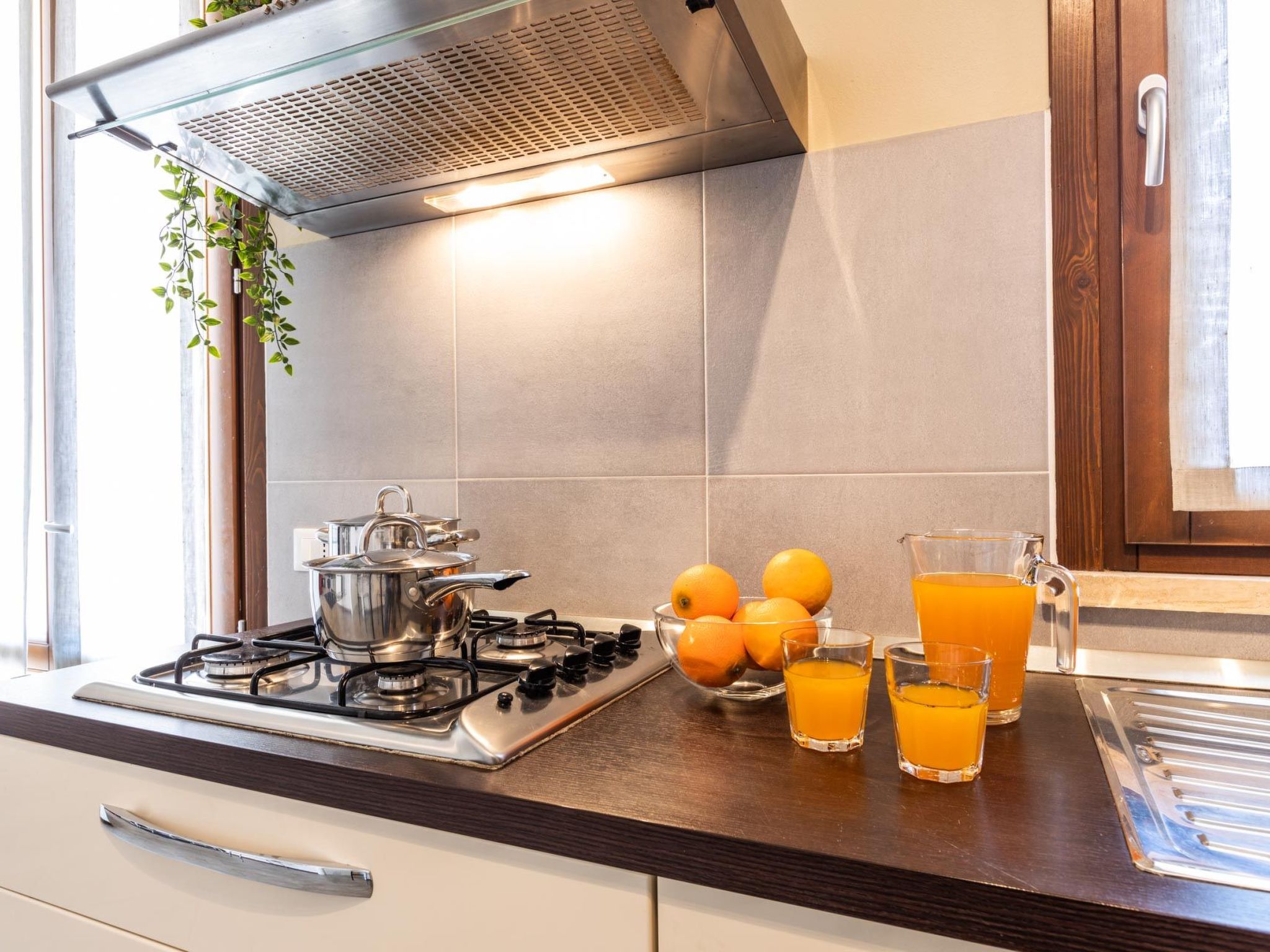 Photo of Wohnung mit separatem Eingang und kleinem privaten Innenhof.