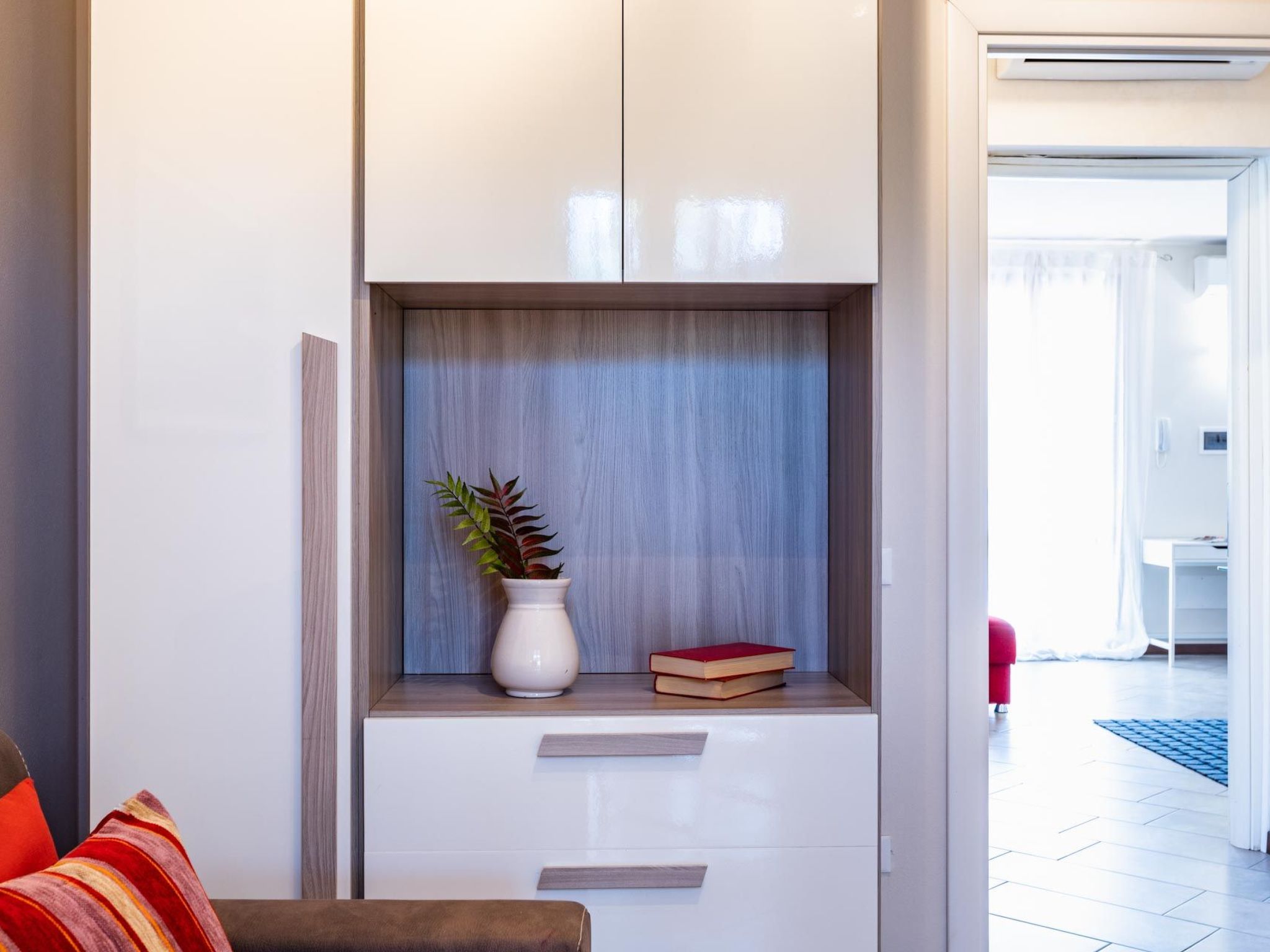 Photo of Wohnung mit separatem Eingang und kleinem privaten Innenhof.