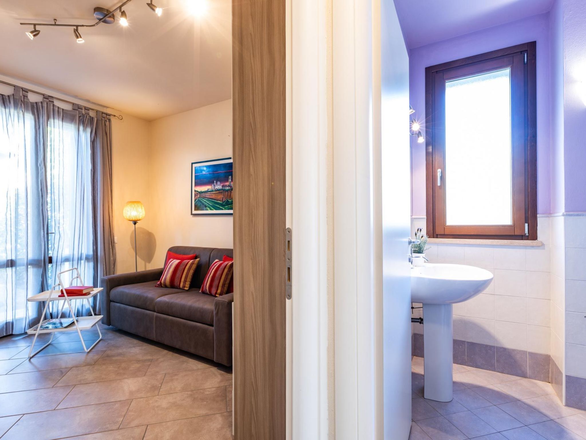 Photo of Wohnung mit separatem Eingang und kleinem privaten Innenhof.