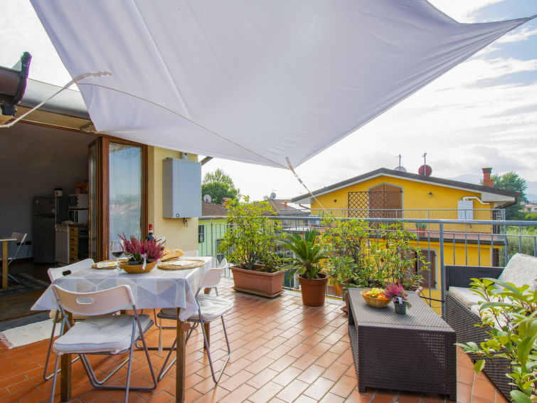 Search and Stay destination Lucca, Toscana - Italy from AU$ 177. La Rondine (LUU280)