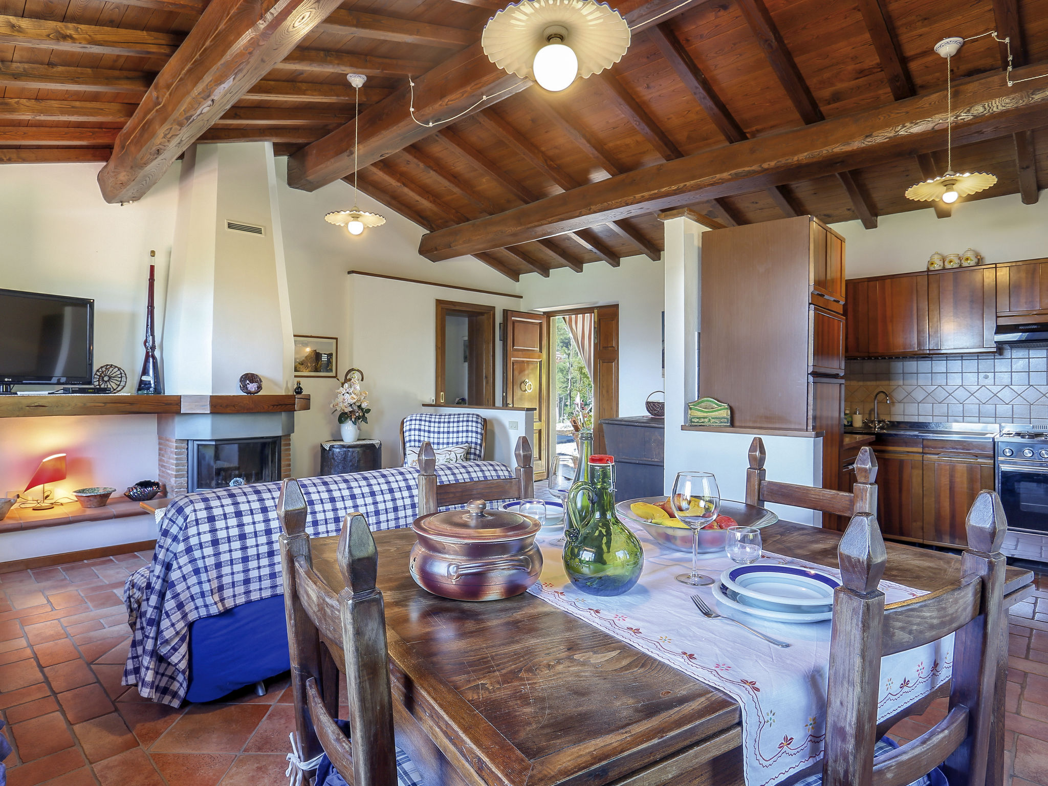 Ferme Le Bore (CNG122) – Cuisine et coin repas, photo 8 sur 58
