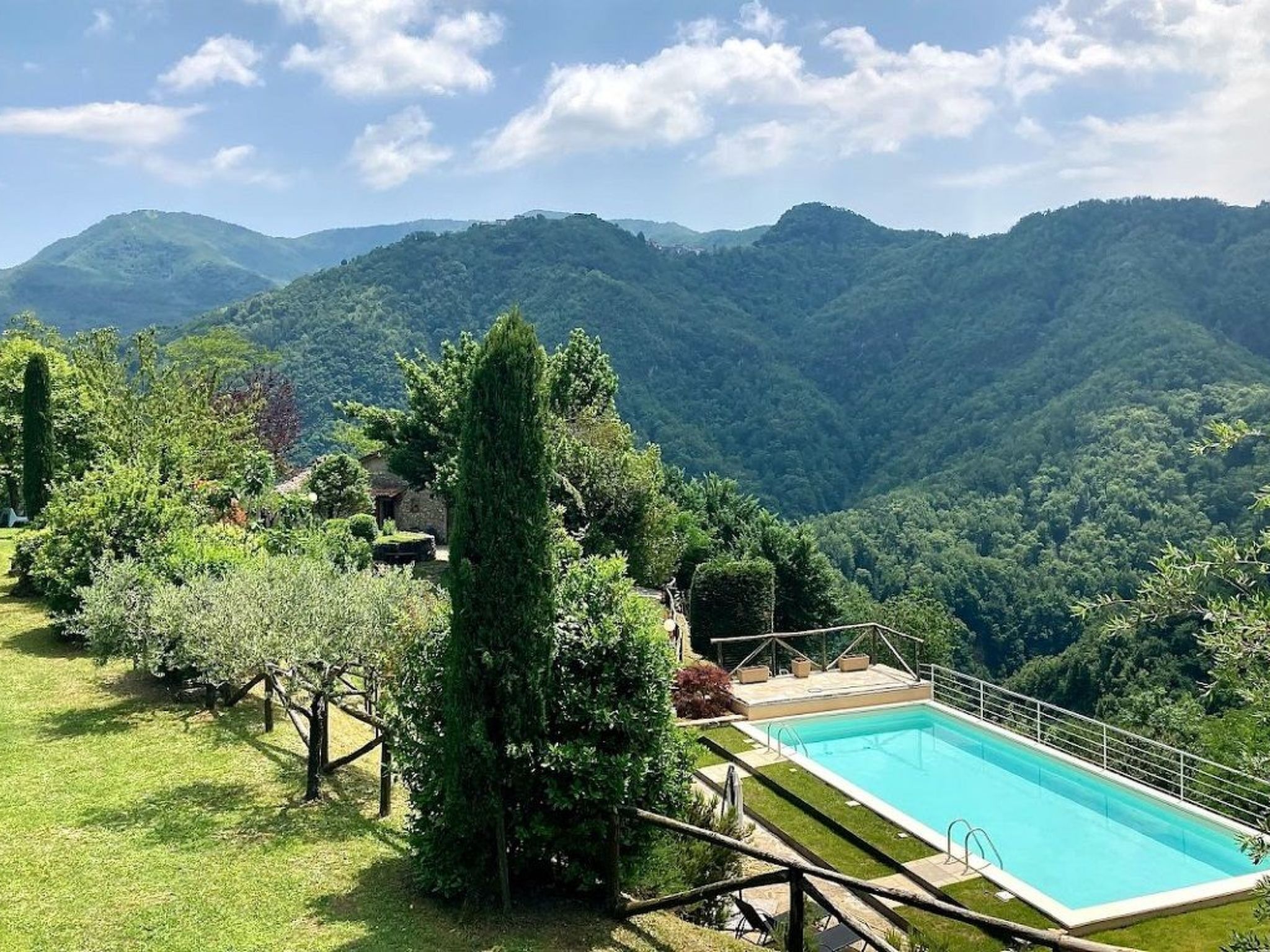 In Vergemoli mit Schönem Kamin-Binnen