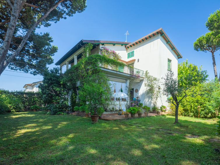 Vrijstaand vakantiehuis Madda op 500 meter van de zee in Lido di Camaiore in Lido di Camaiore