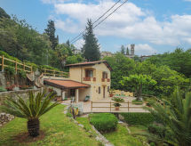 Vrijstaand vakantiehuis Alba met omheinde tuin en uitzicht bij Camaiore - thumbnail 1