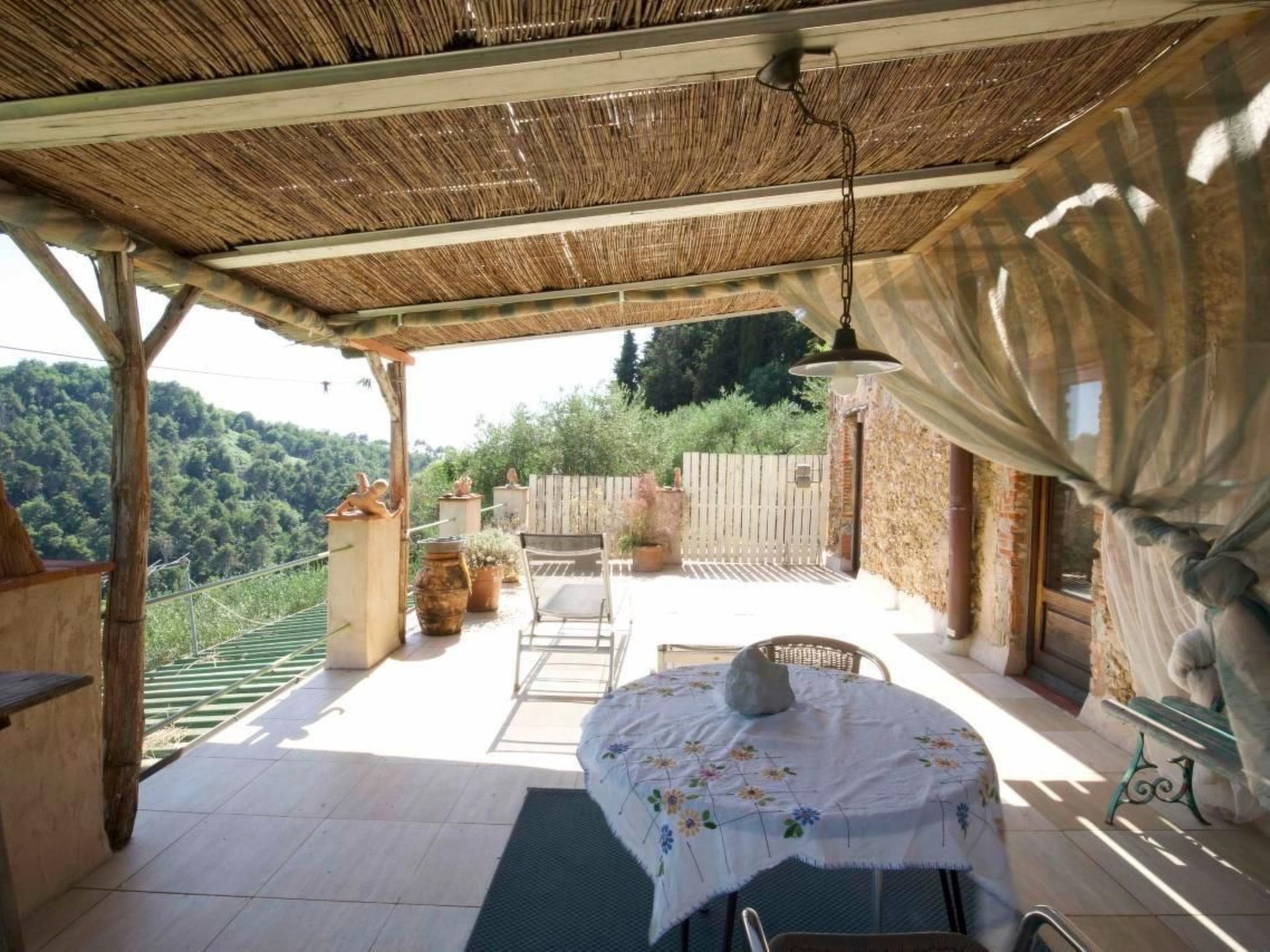 Artist's hill-Binnen