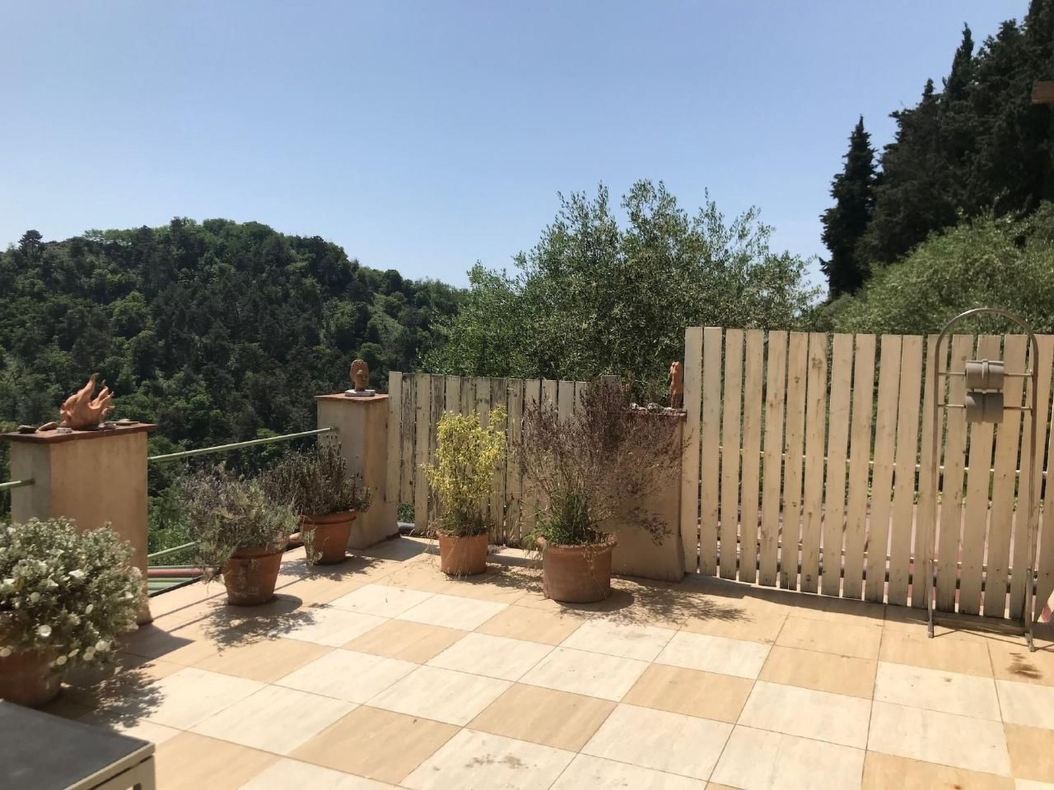 Artist's hill-Binnen