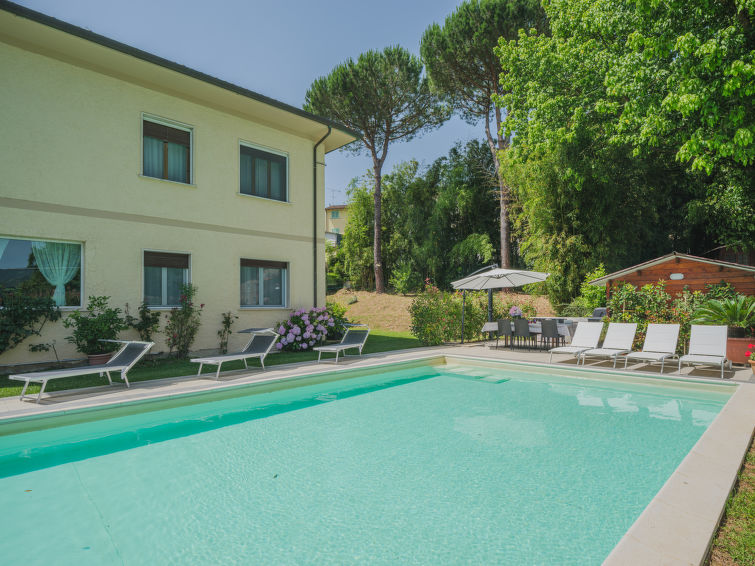 Ruim appartement voor 7 personen in Camaiore met zwembad in Camaiore