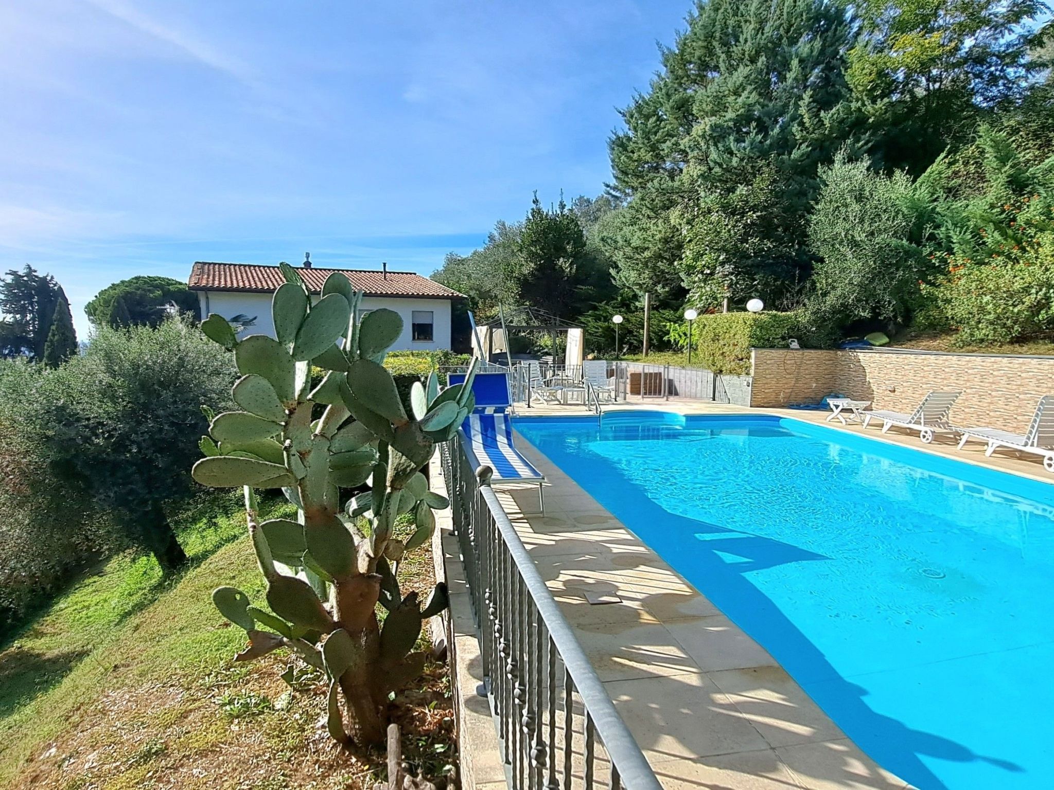 Hill Palace Villa-Outside