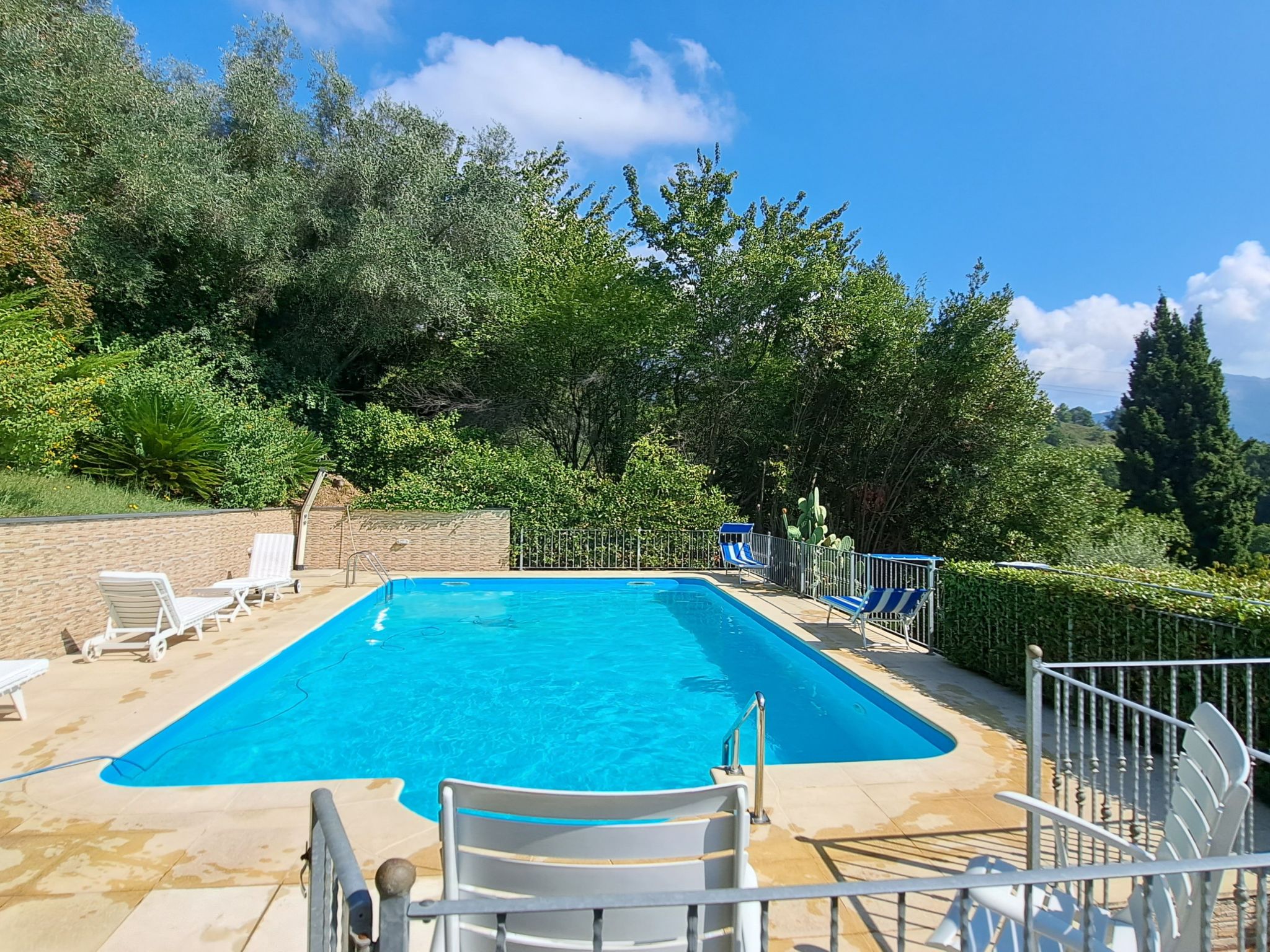 Hill Palace Villa-Outside