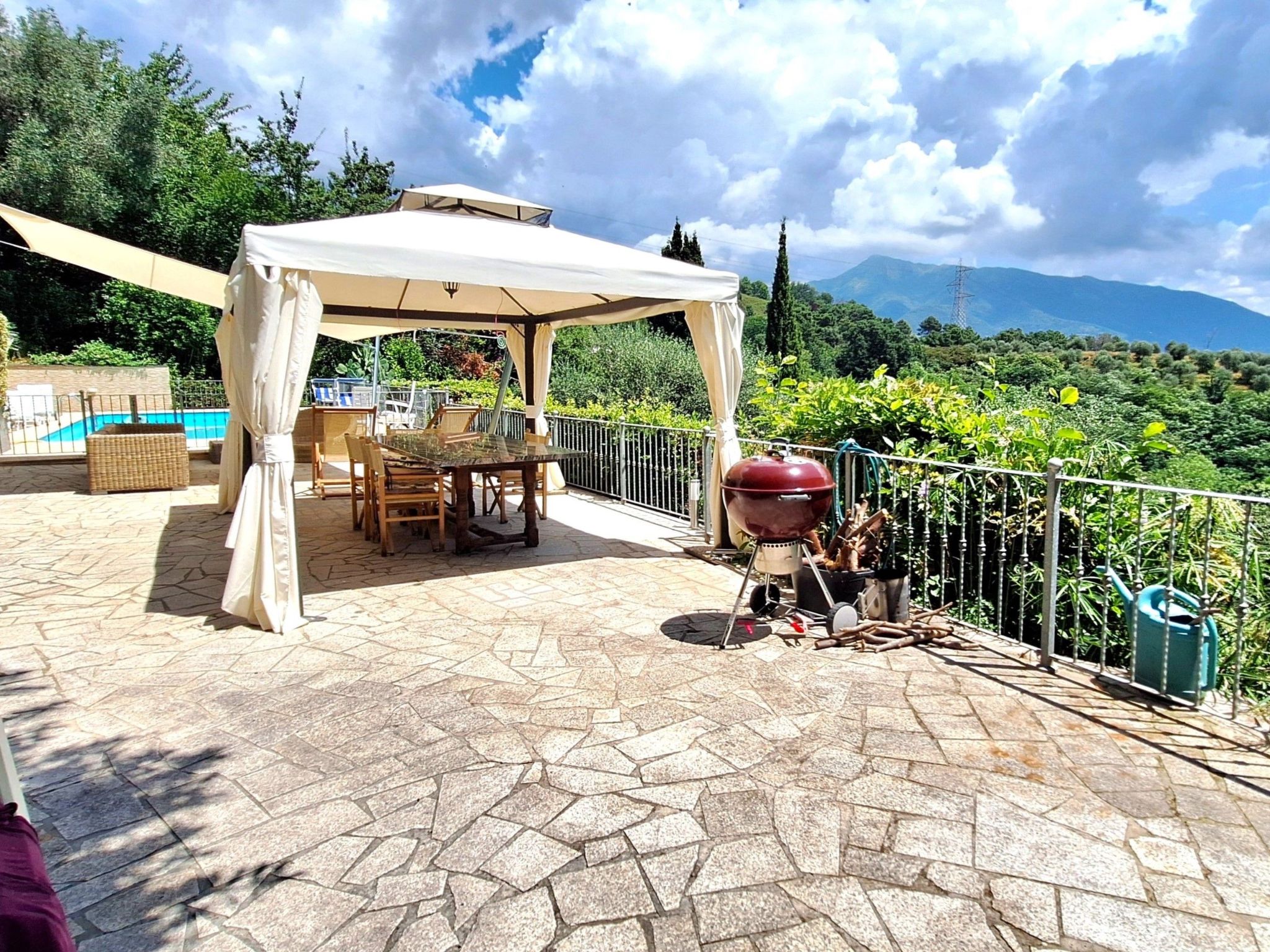 Hill Palace Villa-Outside