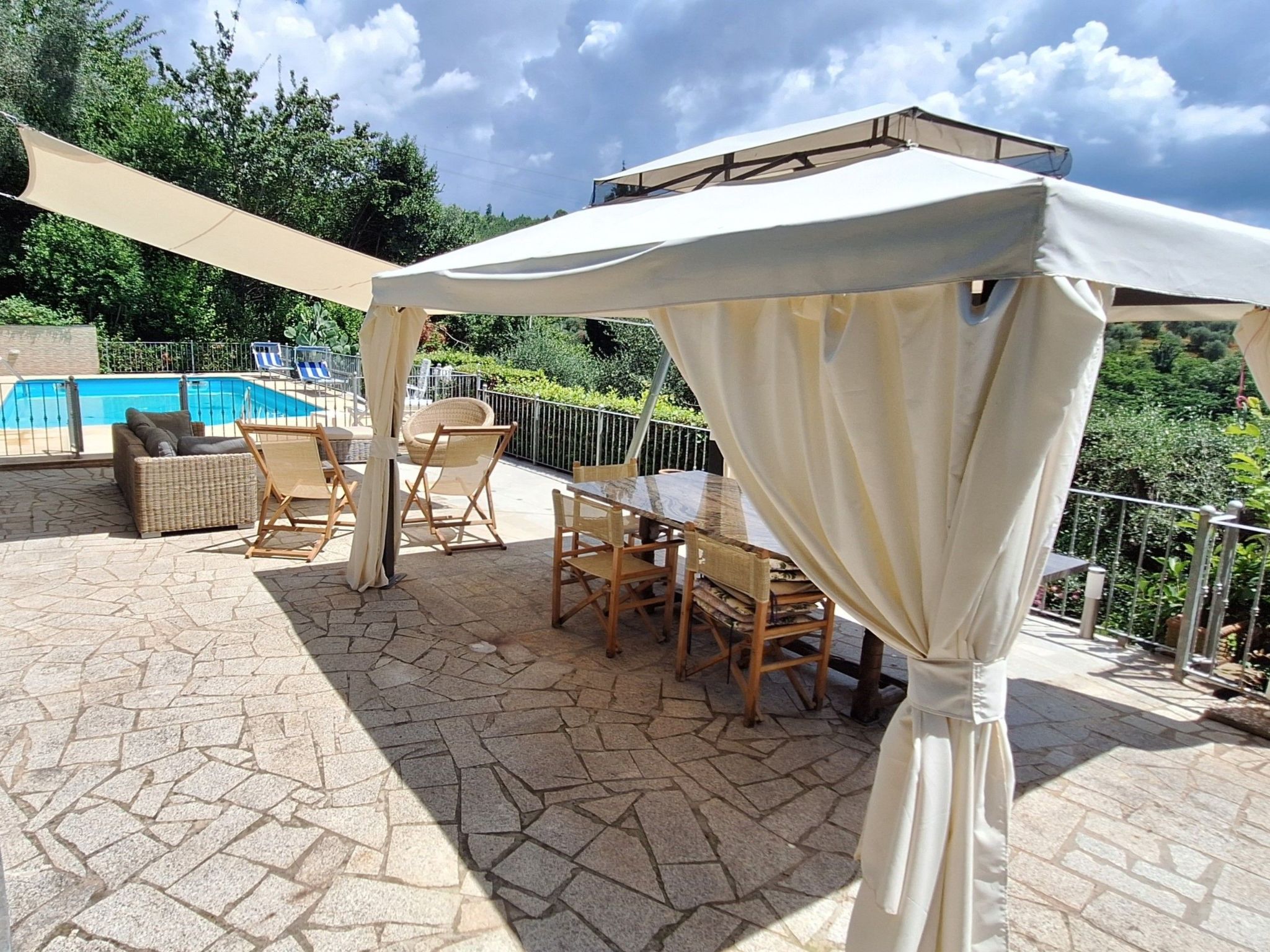 Hill Palace Villa-Outside