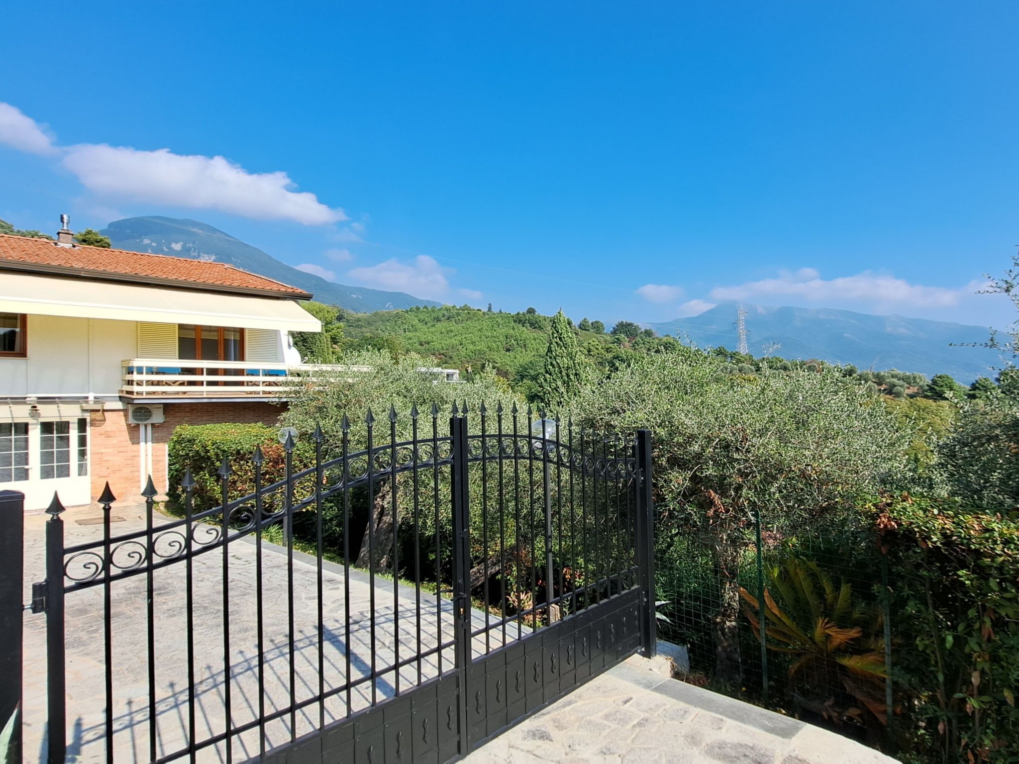 Hill Palace Villa-Outside