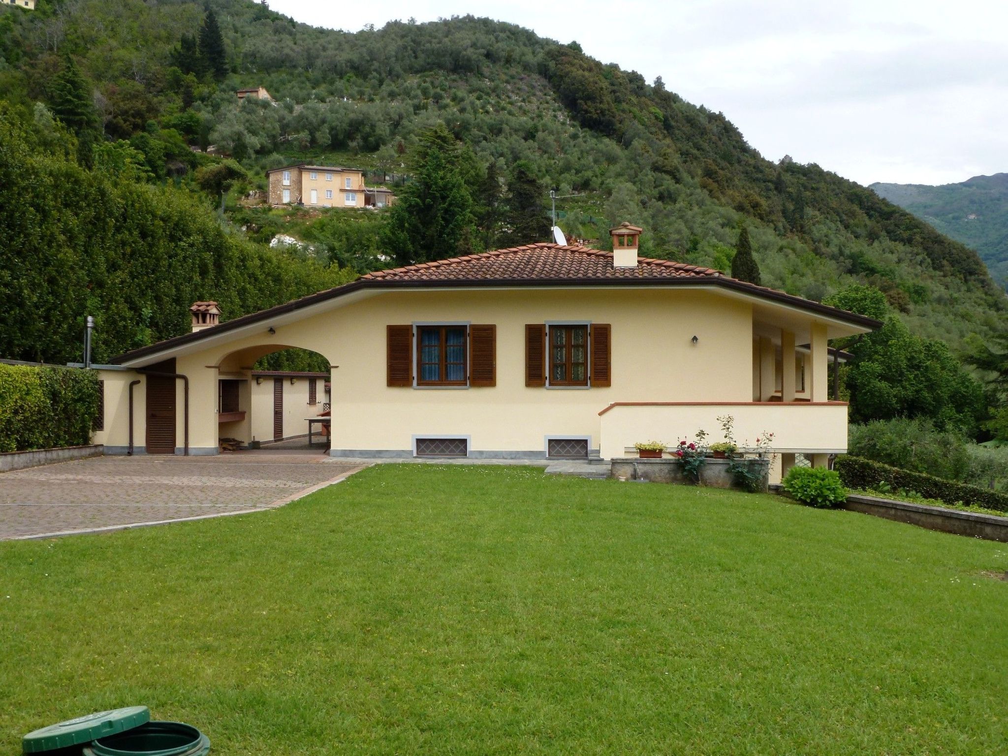 Tolles Ferienhaus in Camaiore mit Privatem Pool-Outside