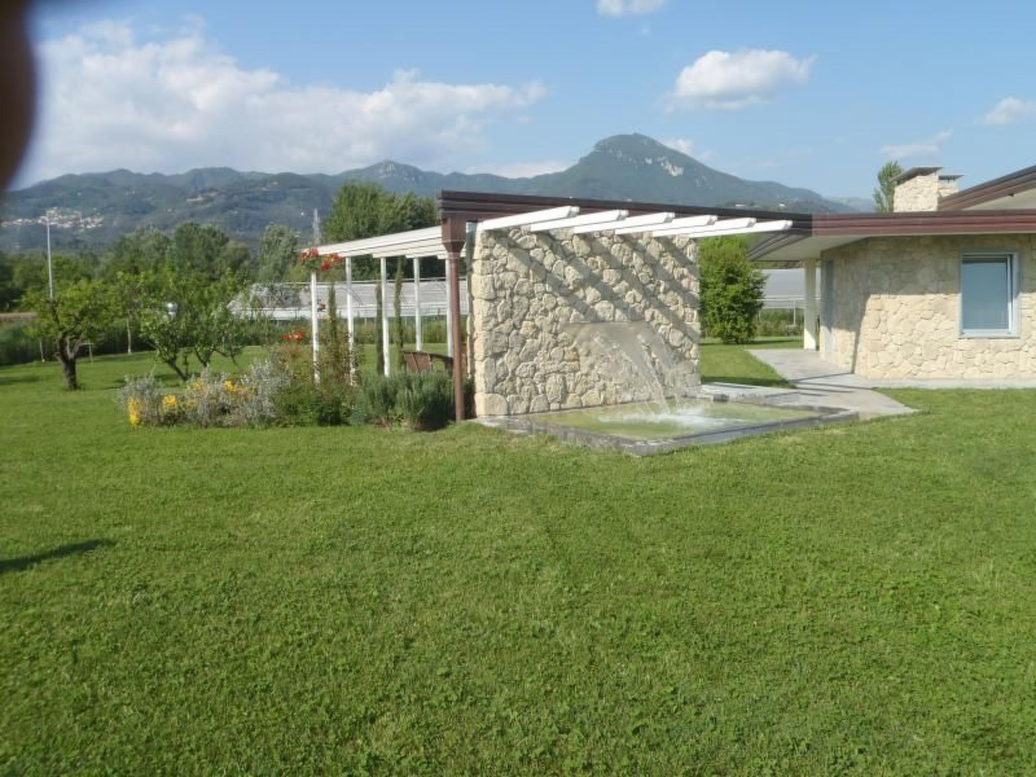 Mit Garten, Grill und Terrasse