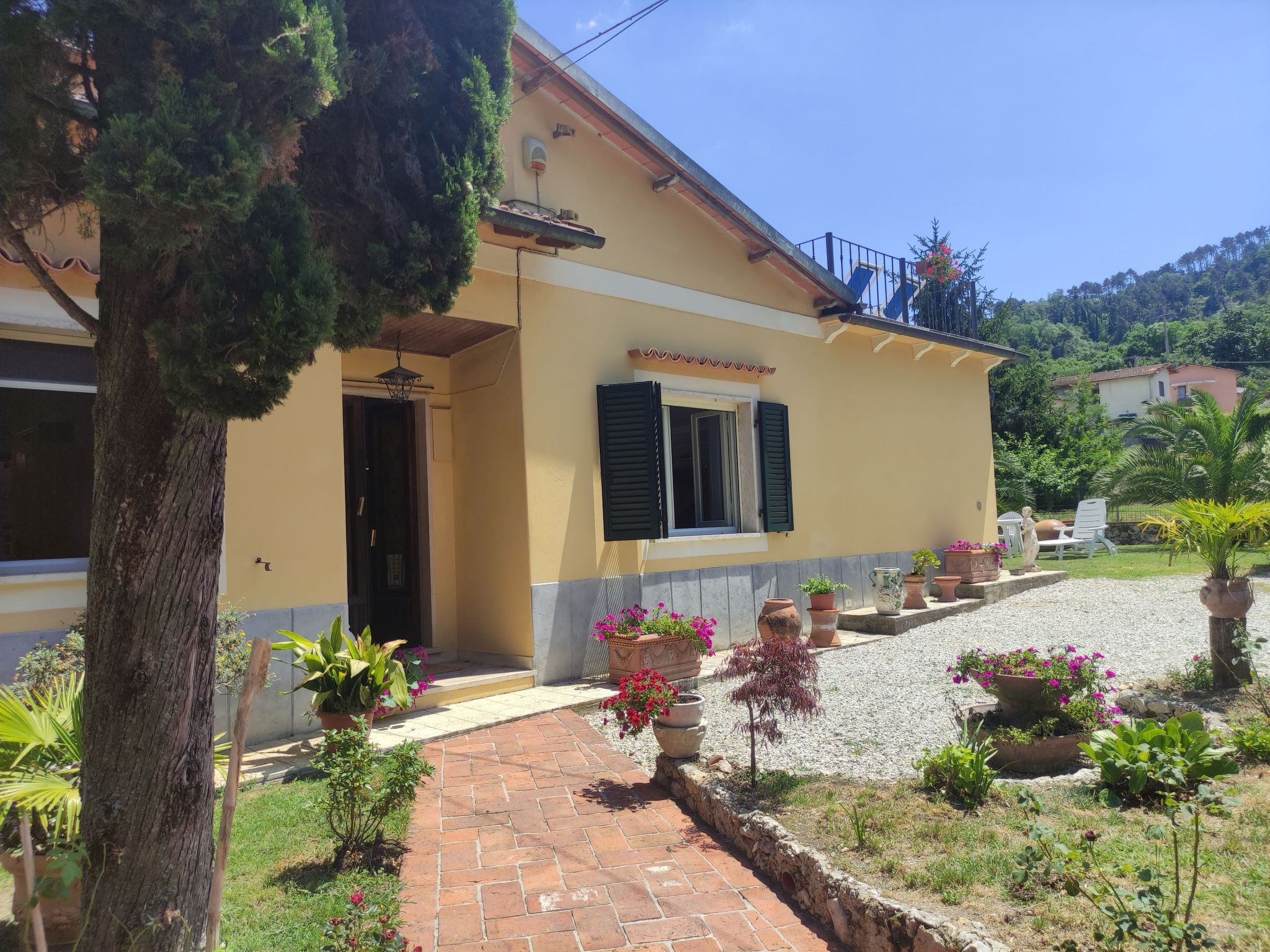 Villa mit schönem Gartne und Sonnenterrasse