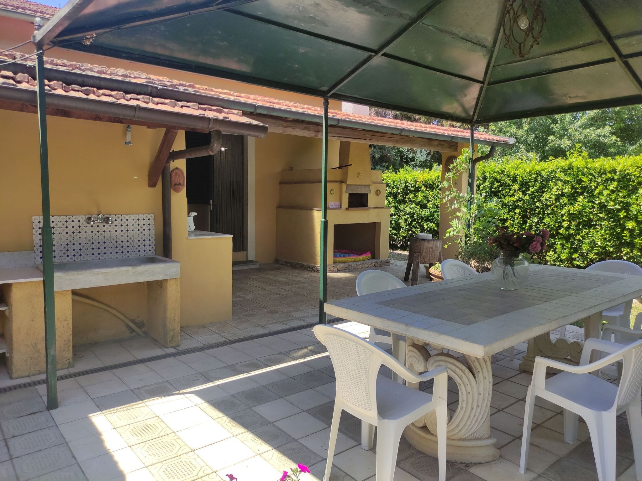 Villa mit schönem Gartne und Sonnenterrasse-Image-tags.info