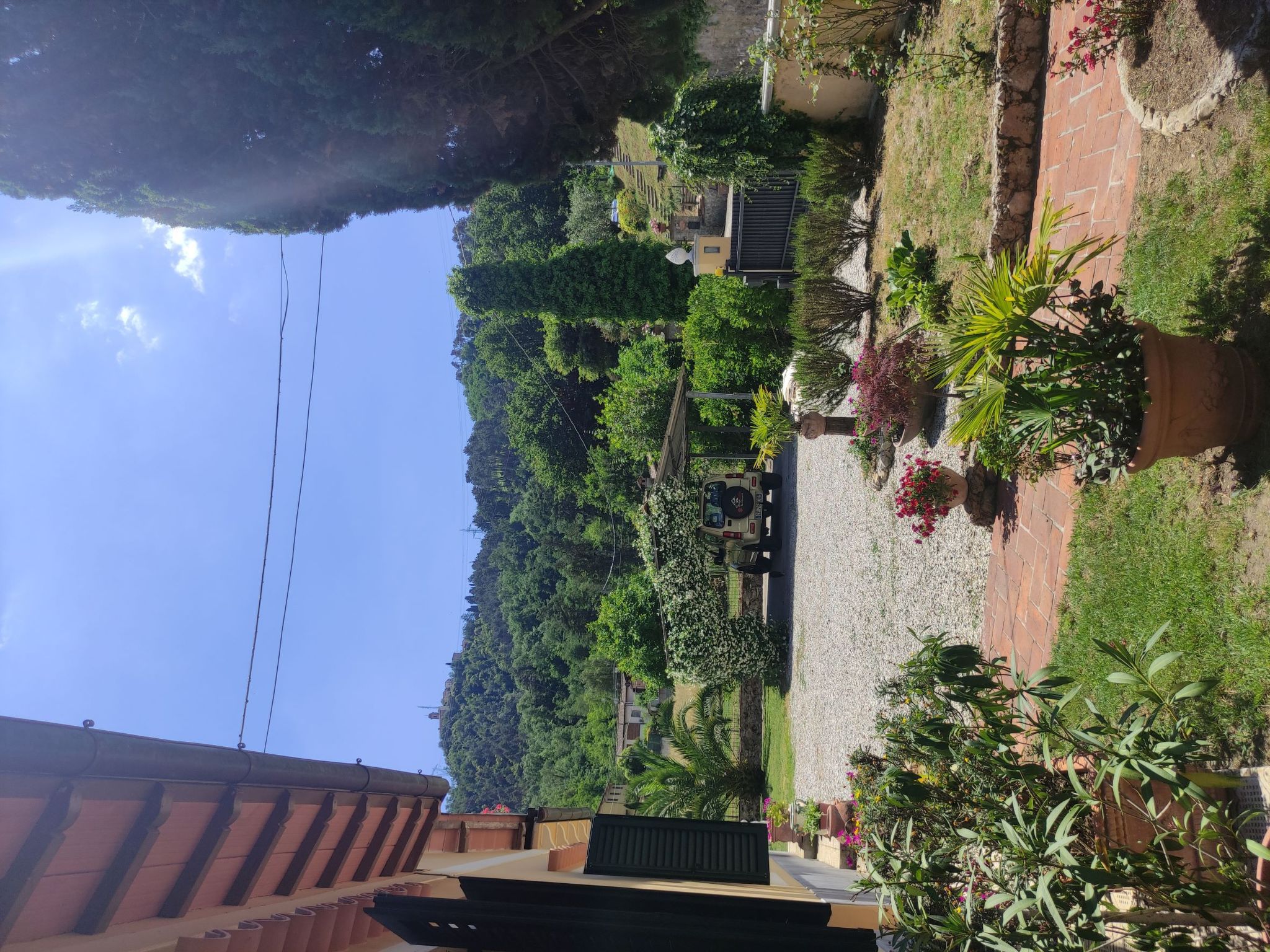 Villa mit schönem Gartne und Sonnenterrasse-Outside